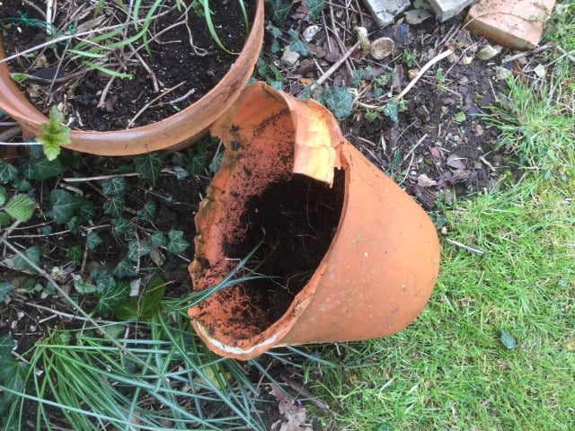 broken-flower-pot
