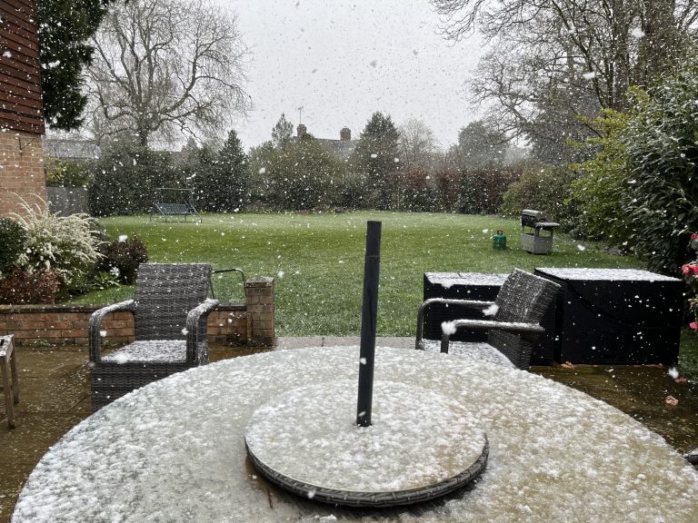 March snow photographs cripple Facebook servers