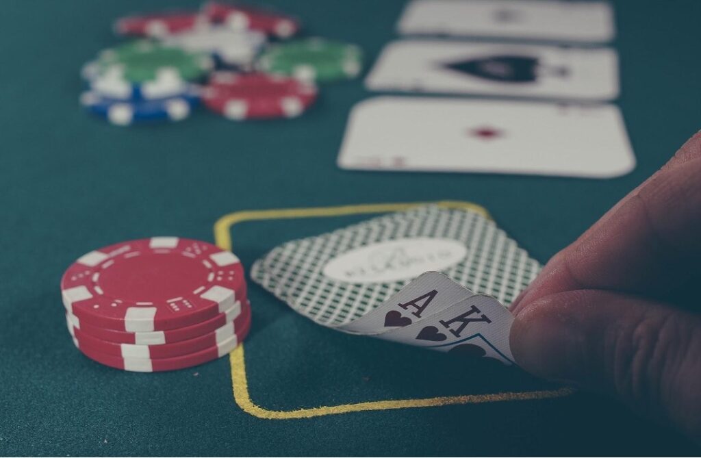 5 Obvious Benefits of Playing Live Casino Games