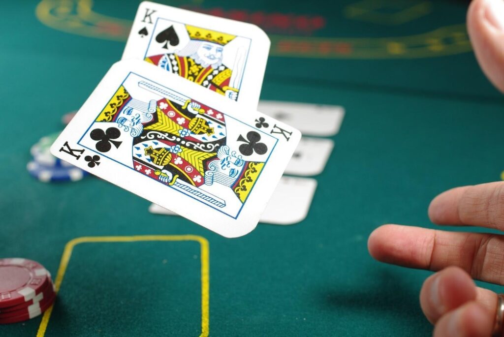 Obvious Benefits of Playing Live Casino Games