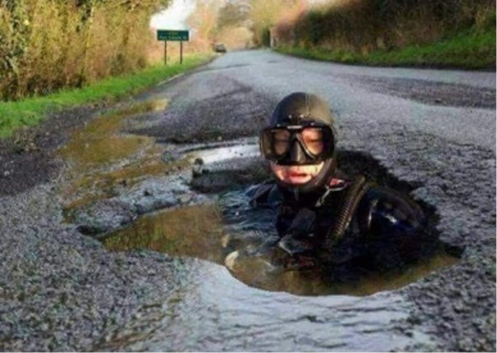 Into the Abyss – Stowmarket scuba divers commandeer giant pothole