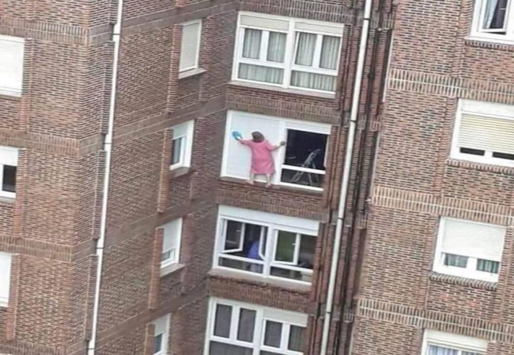 999 Emergency ‘jumper’ was 74-year-old daredevil window cleaner