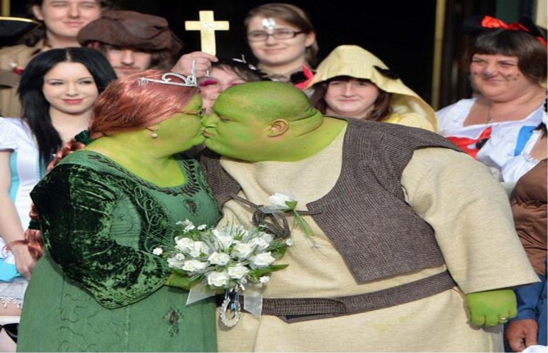 Wedded bliss gets a reboot in green as Shrek & Fiona wow Worksop