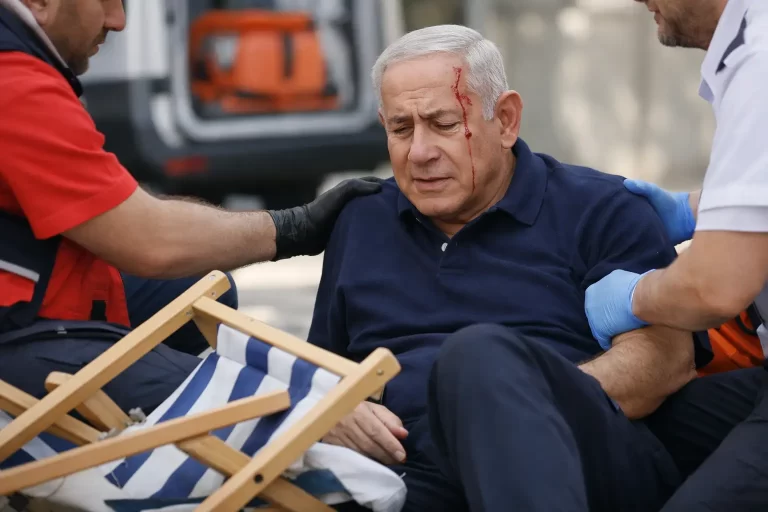 Netanyahu Injured in Freak Deckchair Incident