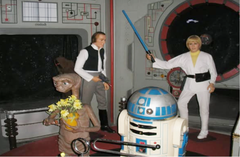 Fans request E.T. ‘go home’ as latest Star Wars Episode flops