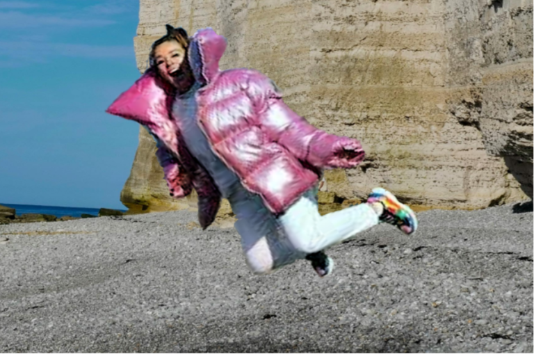 Puffer Jacket “Parachute” Incident Draws Crowds to Peak District